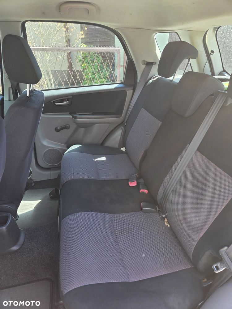 Suzuki SX4 1.6 DDiS Comfort - 11