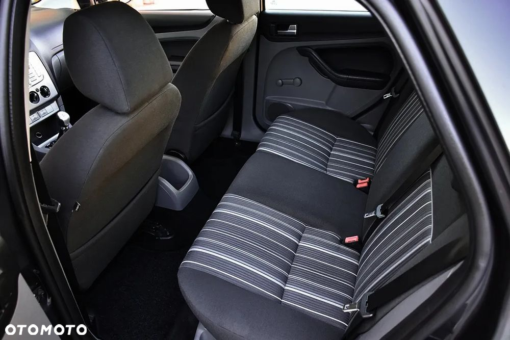 Ford Focus 1.6 16V Style - 8