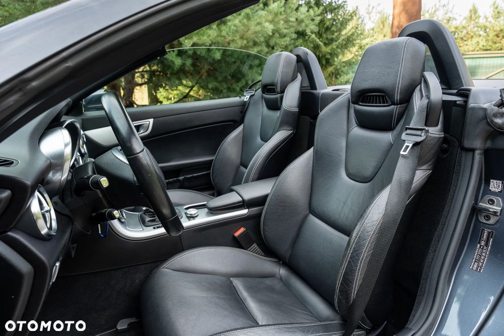 Mercedes-Benz SLK 200 (BlueEFFICIENCY) 7G-TRONIC - 24