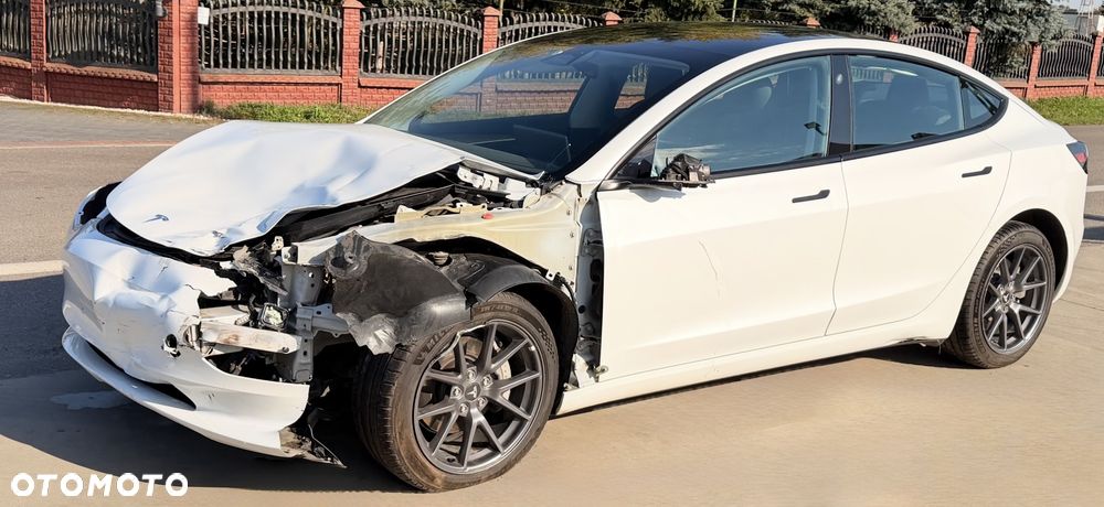 Tesla Model 3 Standard Reichweite Plus Hinterradantrieb - 4