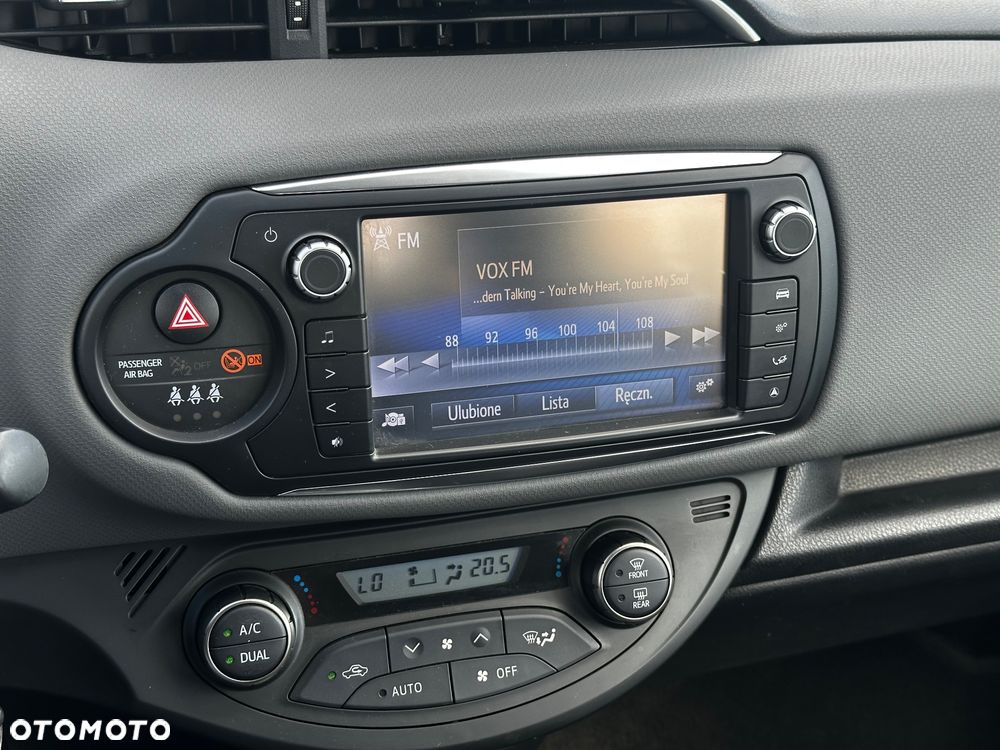 Toyota Yaris Hybrid 100 Selection Passion - 25