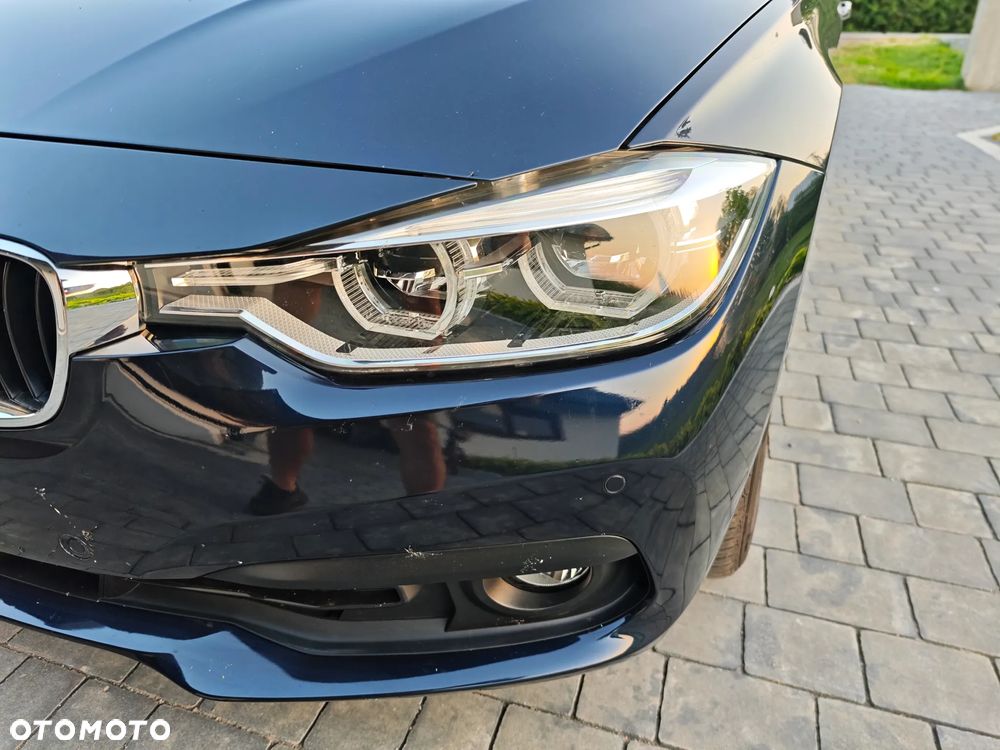 BMW Seria 3 330d Touring Sport Line - 10