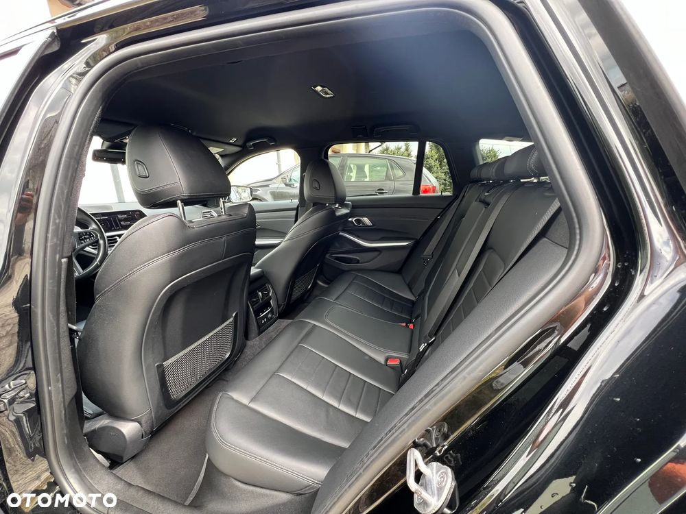 BMW Seria 3 320d Edition M Sport Shadow - 21