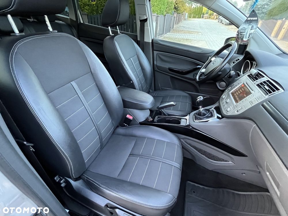 Ford Kuga 2.0 TDCi 4x4 Titanium - 14