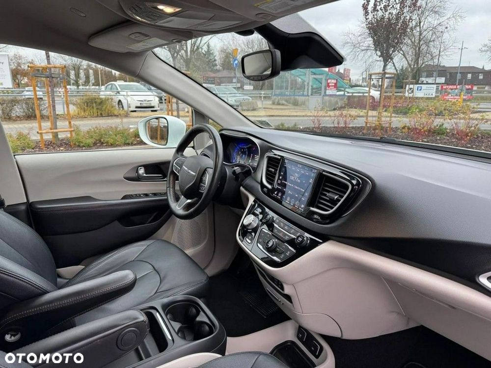 Chrysler Pacifica - 12