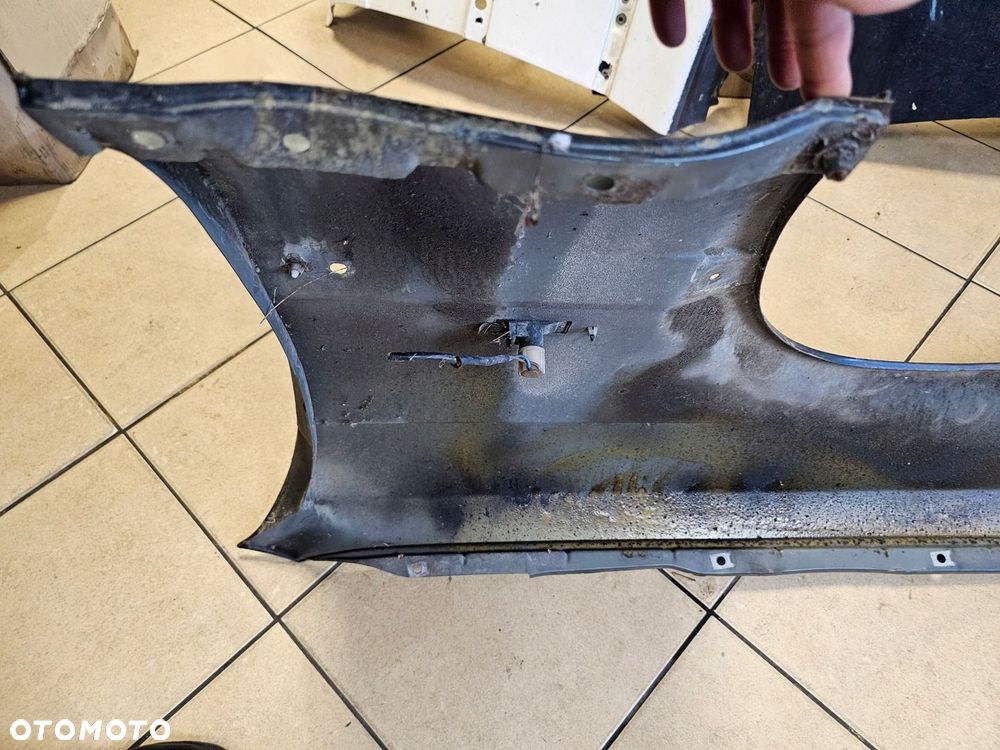BŁOTNIK PRAWY PRZÓD BMW E32 SREBRNY - 11