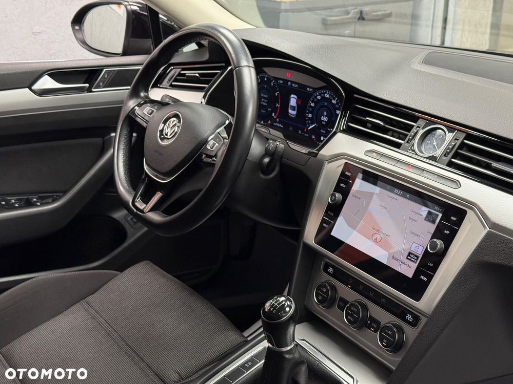 Volkswagen Passat - 10