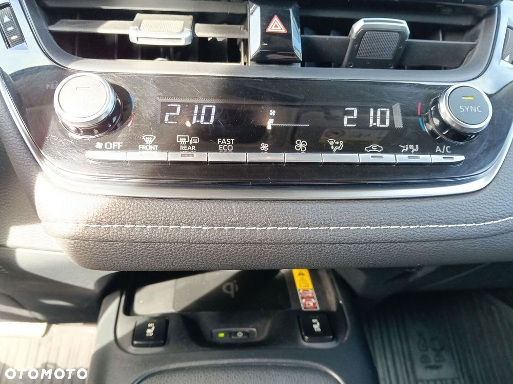 Toyota Corolla 1.8 Hybrid Comfort - 22
