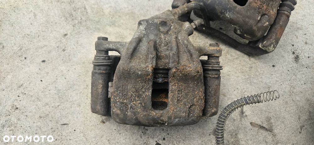 Zwrotnica piasta amortyzator sprężyna lewy prawy przód zacisk Citroen C3 I 1,6 benzyna 2002r - 6
