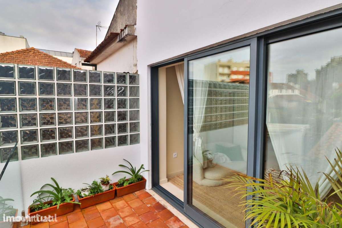 Prédio com 3 apartamentos renovados - Grande imagem: 4/21