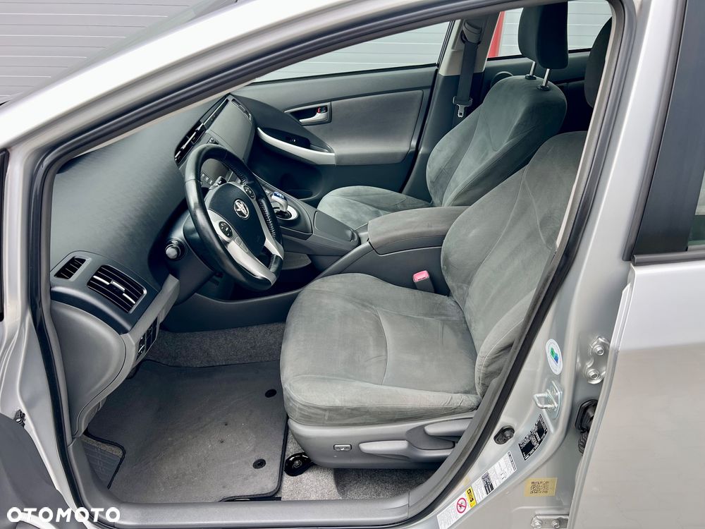 Toyota Prius (Hybrid) Executive - 5