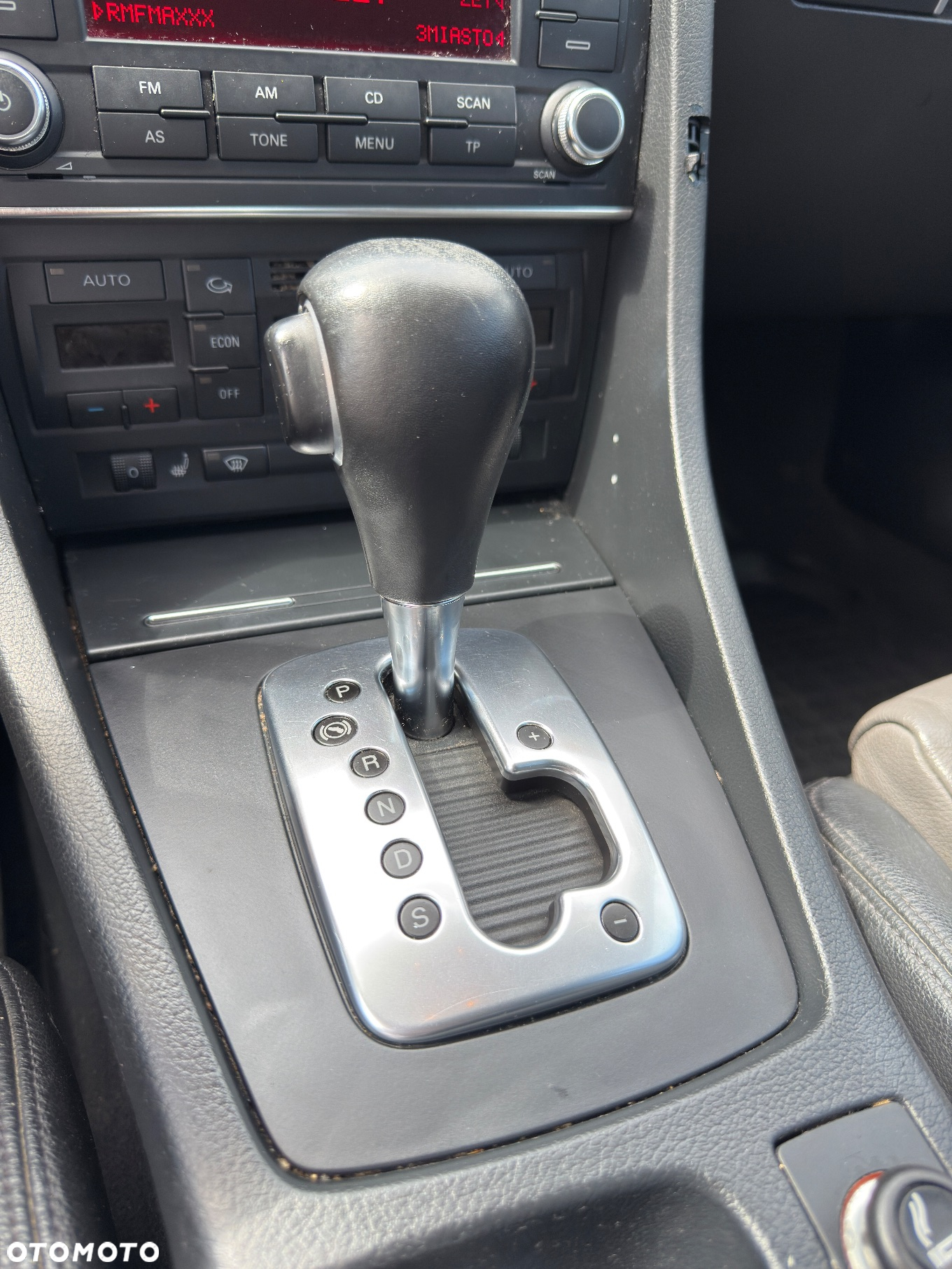 Audi A4 2.0 T FSI quattro tiptronic - 23