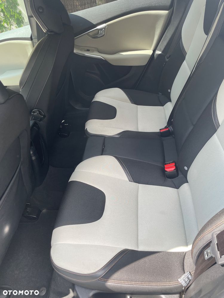 Volvo V40 D3 Geartronic Summum - 12