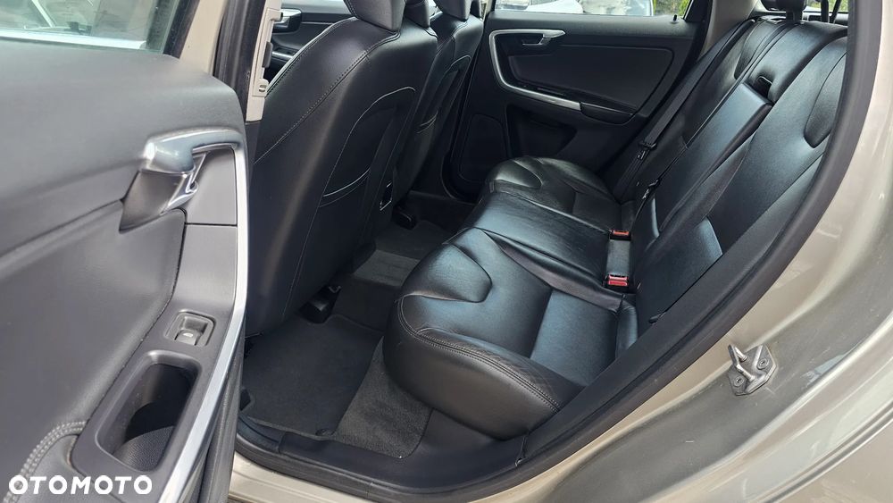 Volvo XC 60 D3 Geartronic Momentum - 23
