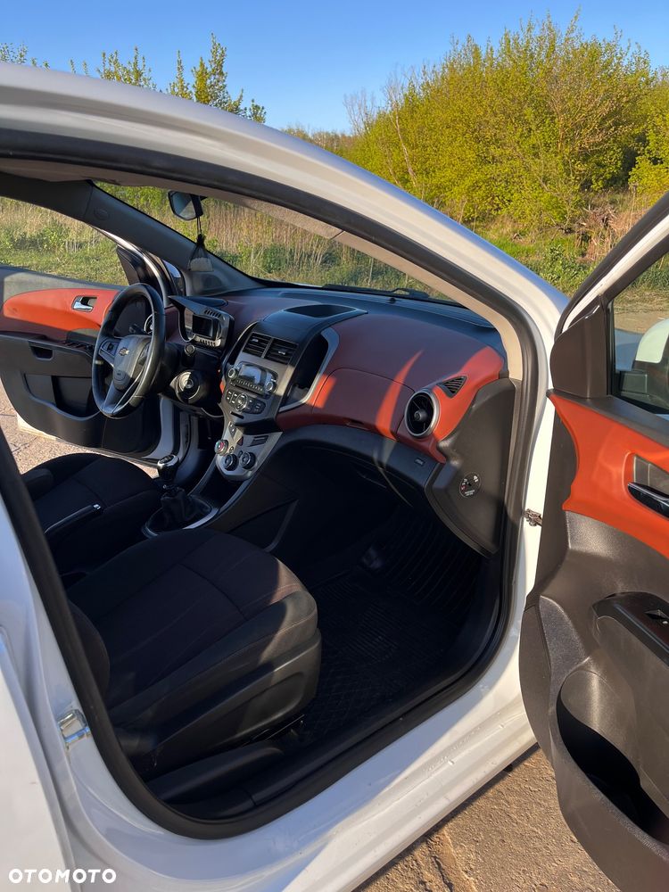 Chevrolet Aveo - 11