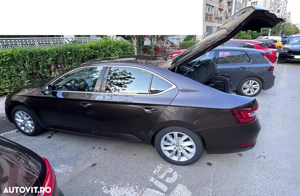 Skoda Superb 2.0 TDI DSG Ambition - 11