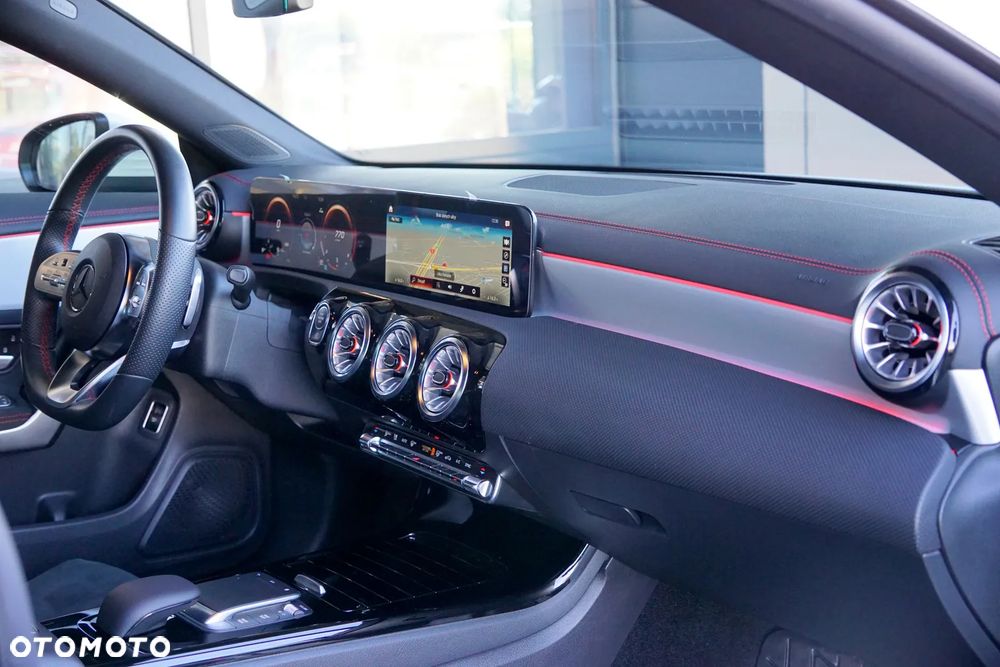 Mercedes-Benz CLA 180 AMG Line 7G-DCT - 22