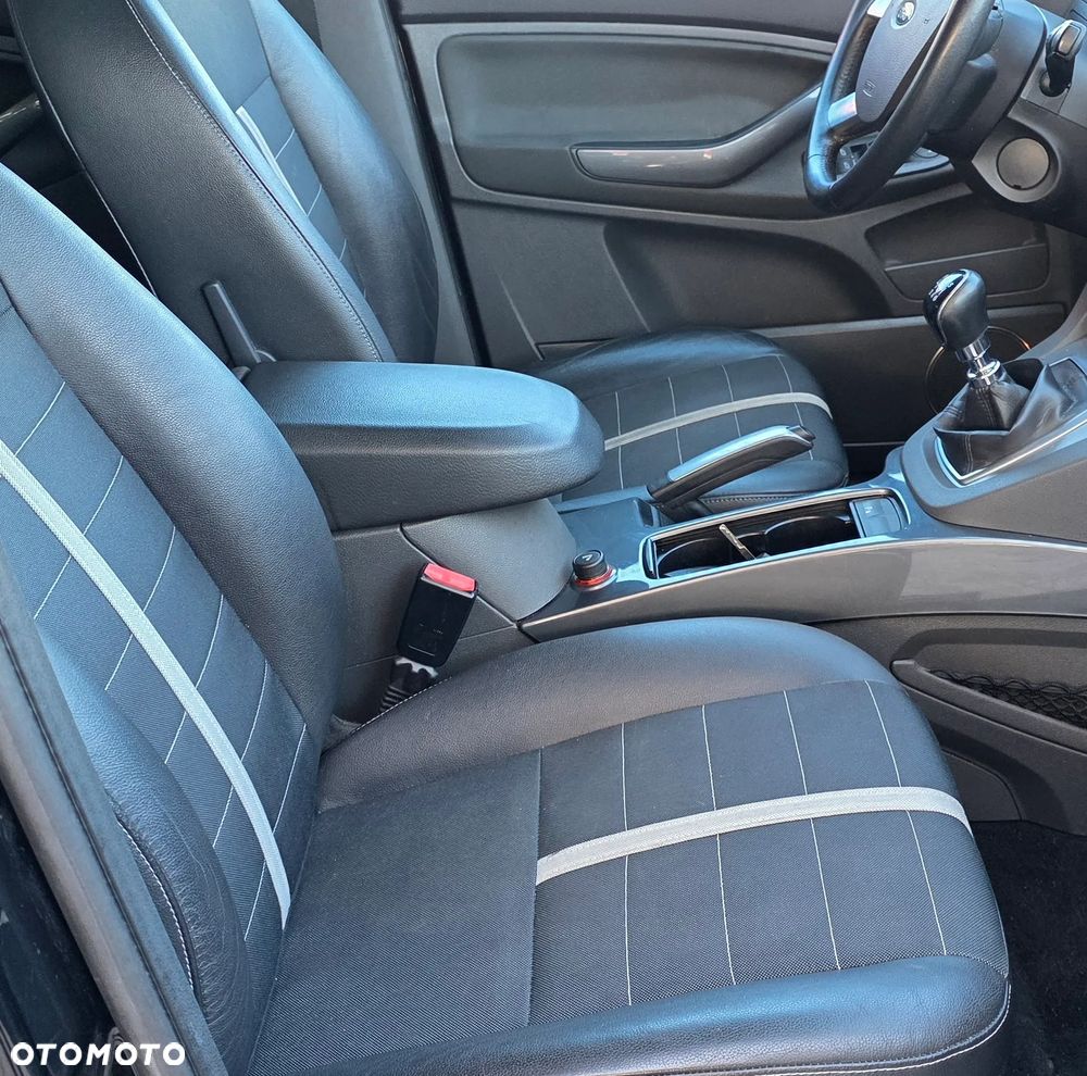 Ford Kuga 2.0 TDCi 4x4 Titanium - 16