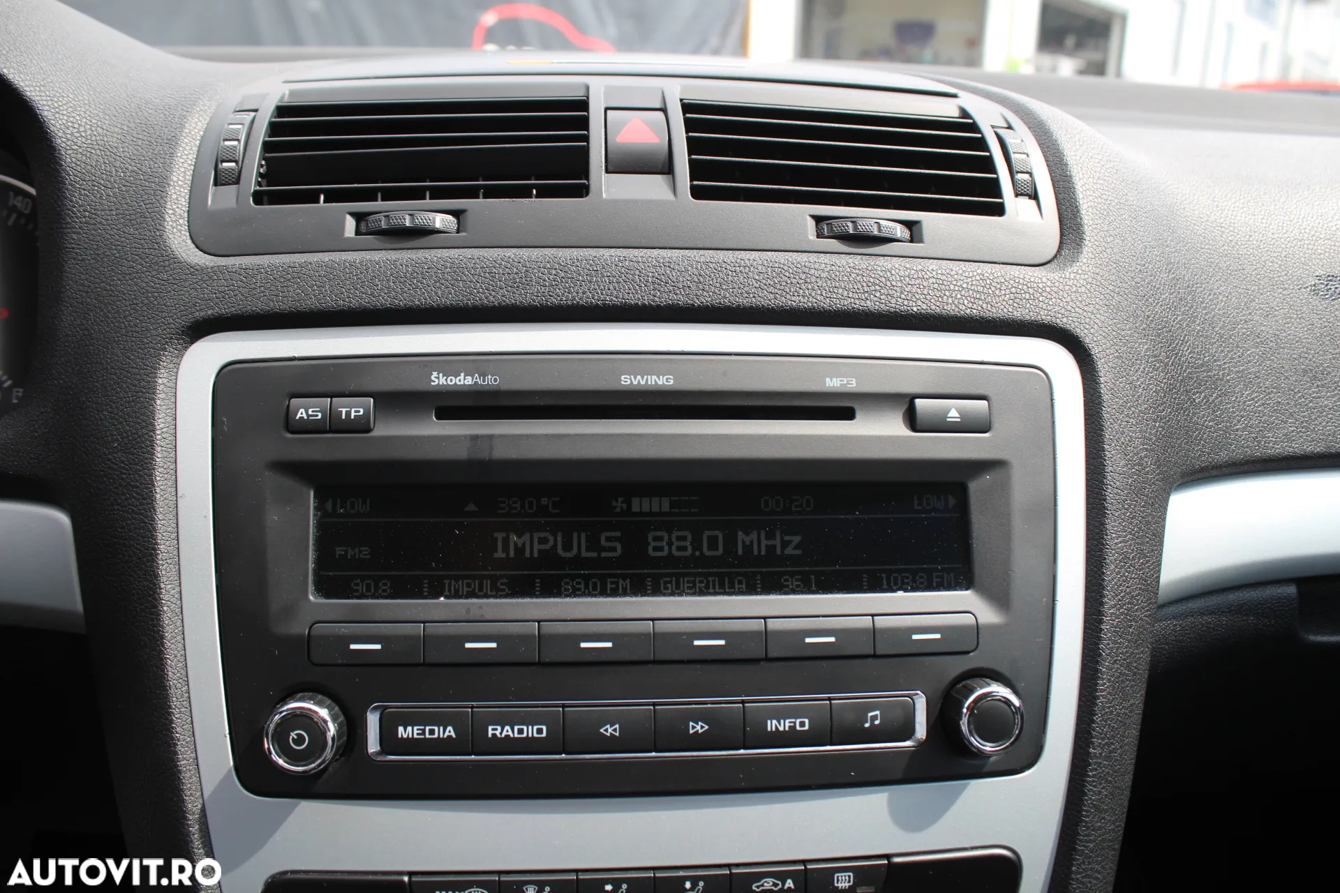 Skoda Octavia 1.6 Ambiente - 4