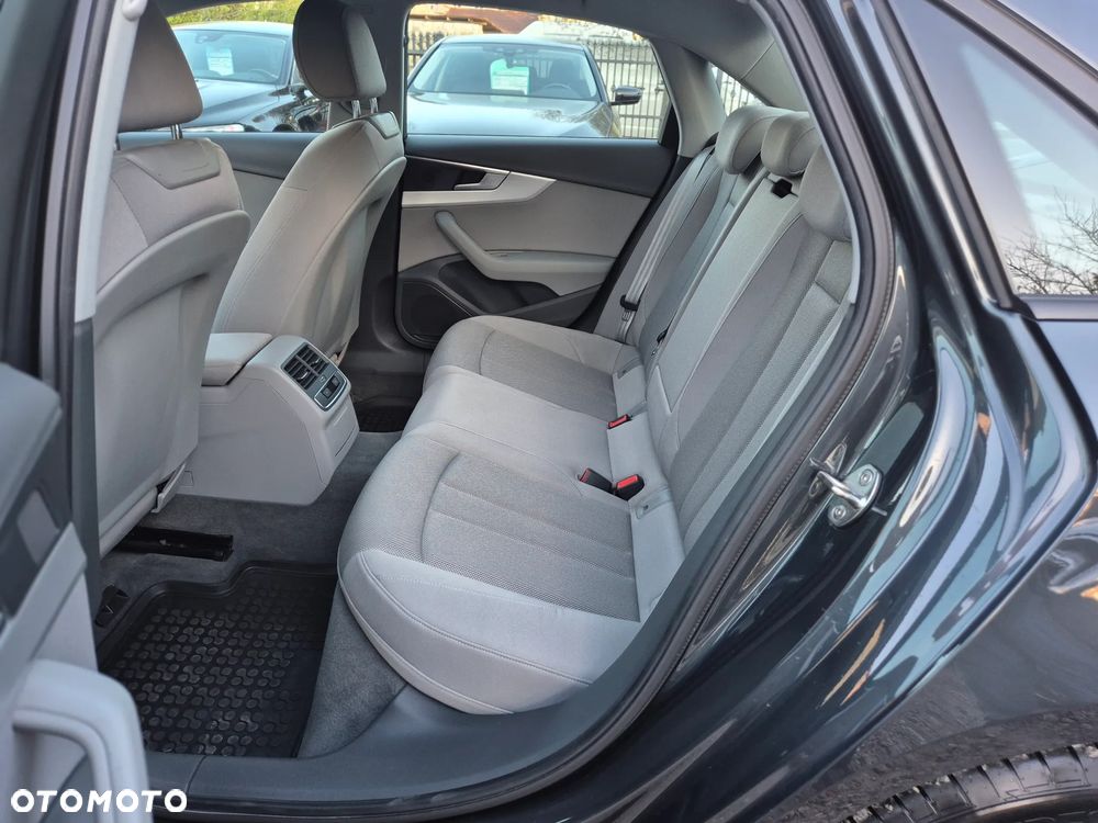 Audi A4 Limousine - 23