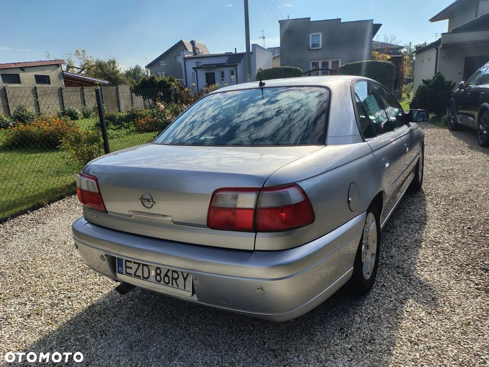 Opel Omega 2.5 Elegance - 4