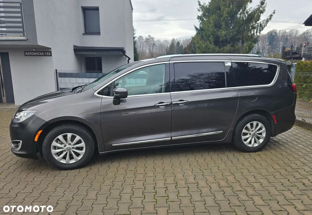 Chrysler Pacifica - 7