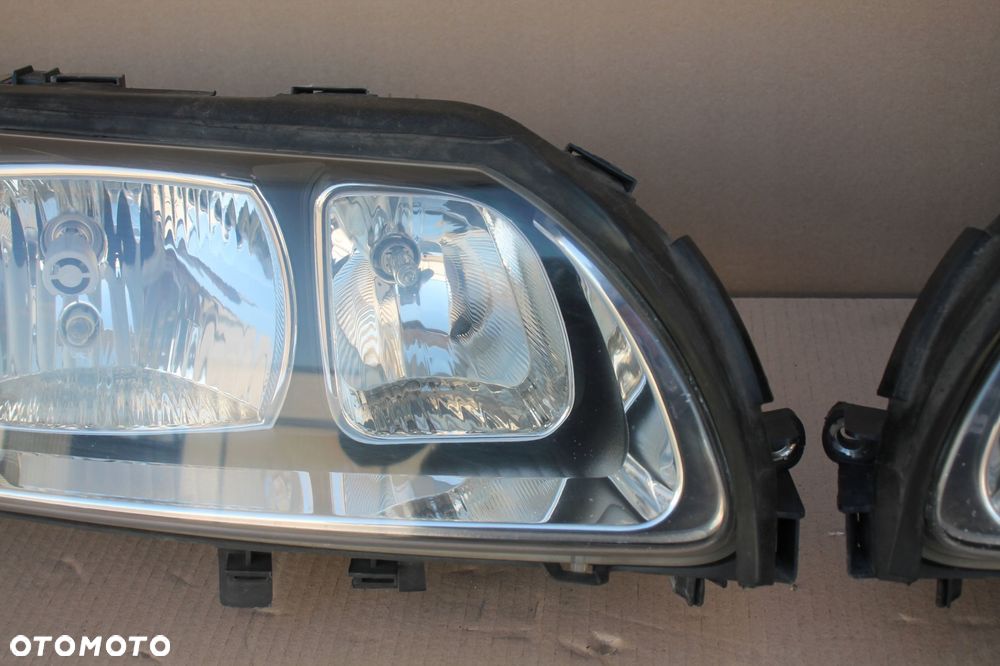 volvo v70 s60 xc70 prawy reflektor prawa lampa zwykła h7 30698836 europa - 3