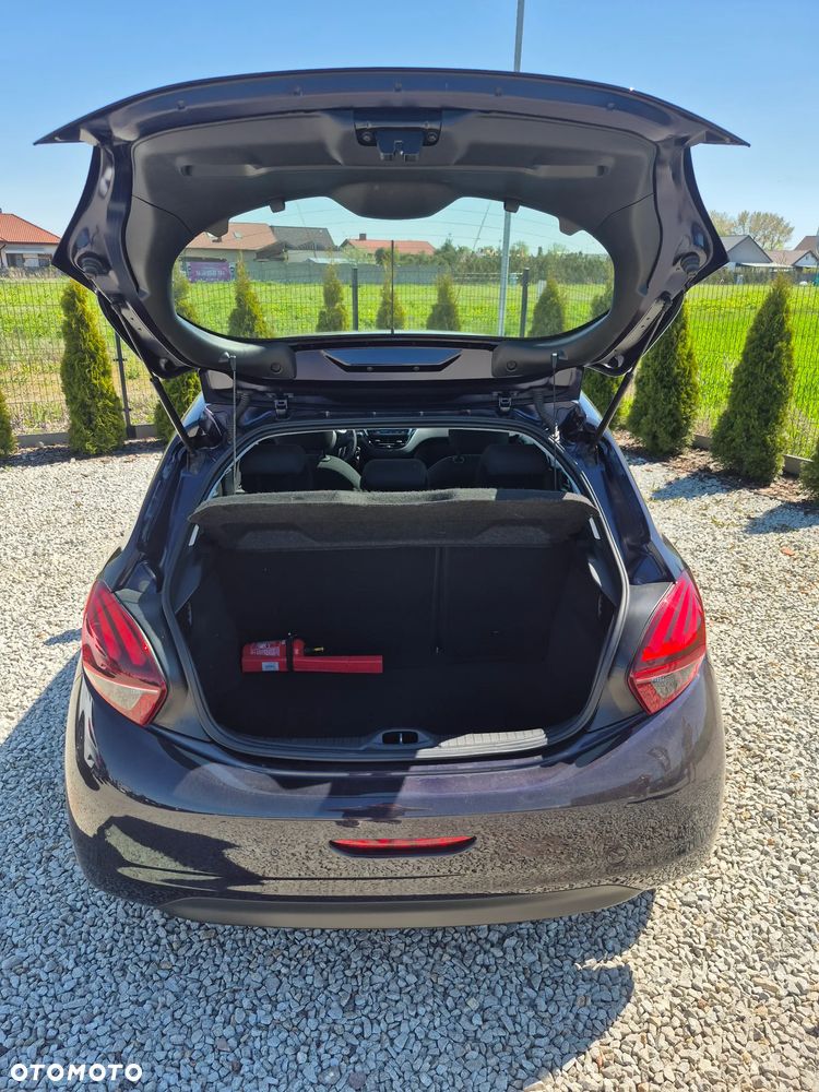 Peugeot 208 - 16