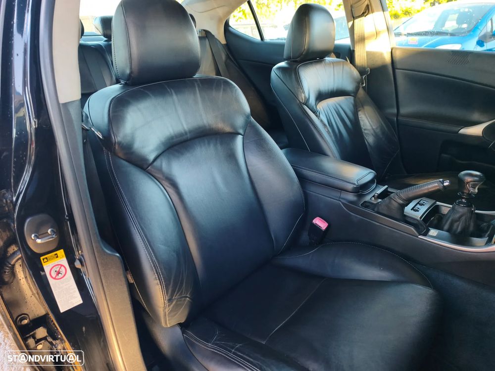 Lexus IS 220 d Luxury 2D - 21