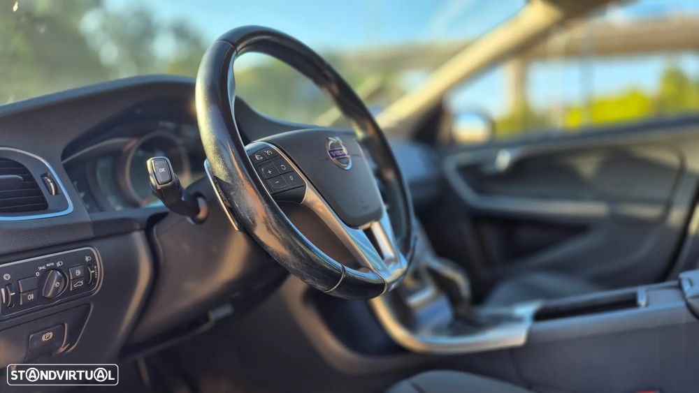 Volvo V60 2.0 D2 Momentum Drive Geartronic - 11