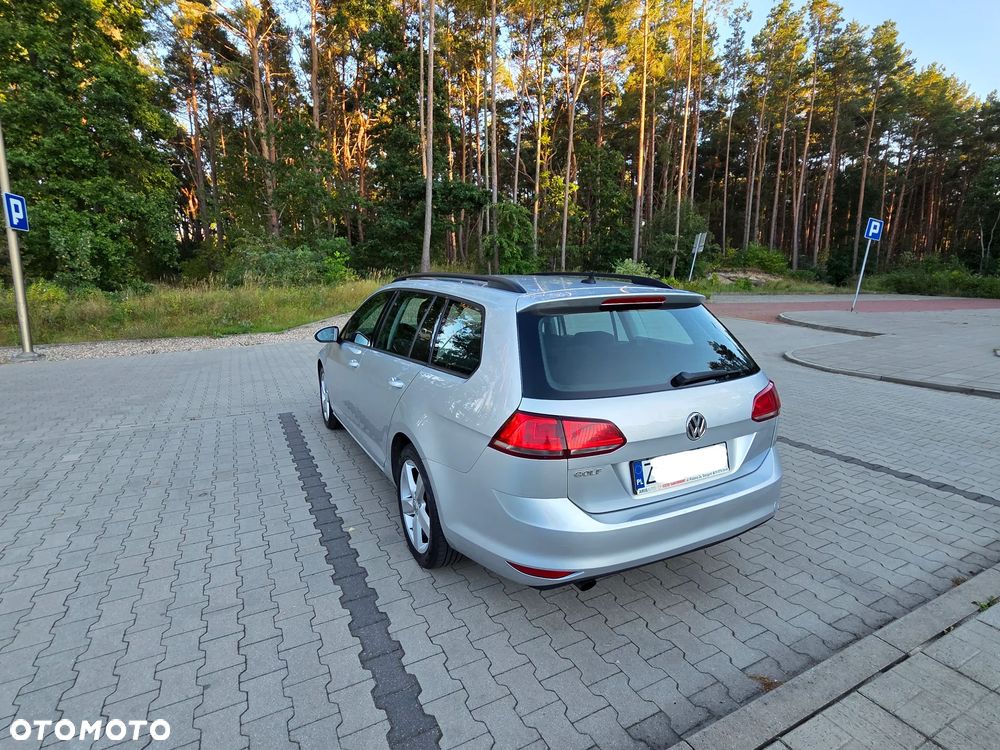 Volkswagen Golf 1.6 TDI BlueMotion Comfortline - 21