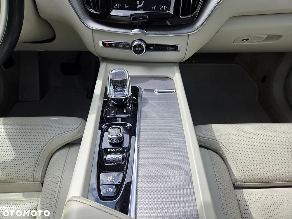 Volvo XC 60 D5 AWD Geartronic Inscription - 31