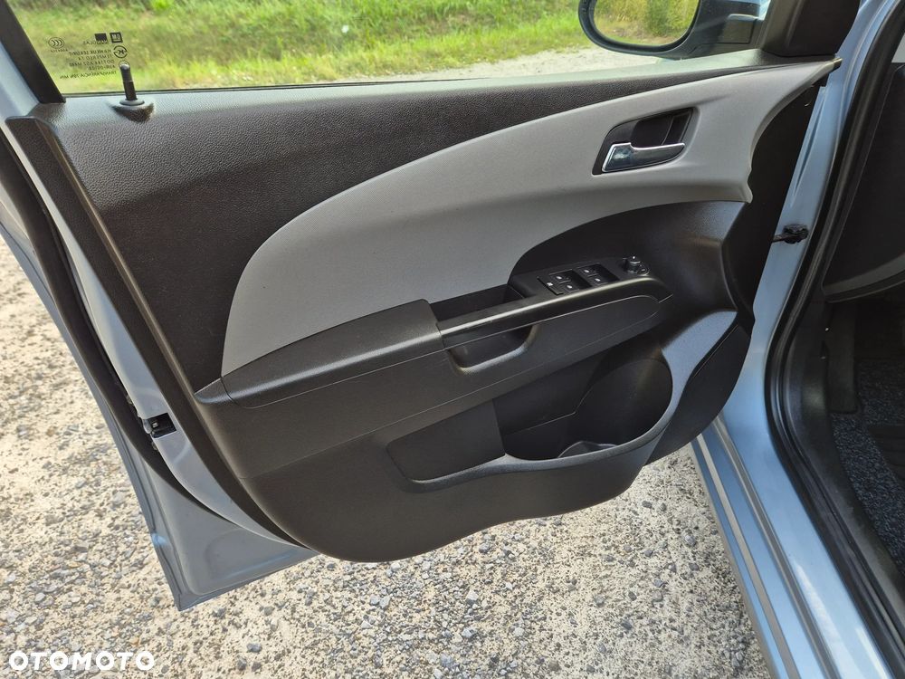 Chevrolet Aveo 1.6 LTZ - 23