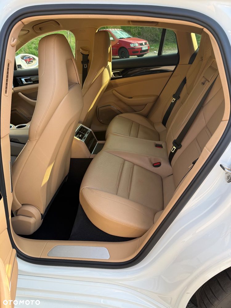 Porsche Panamera 4 - 19