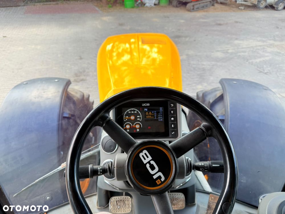 JCB Fastrac 4220 - 16