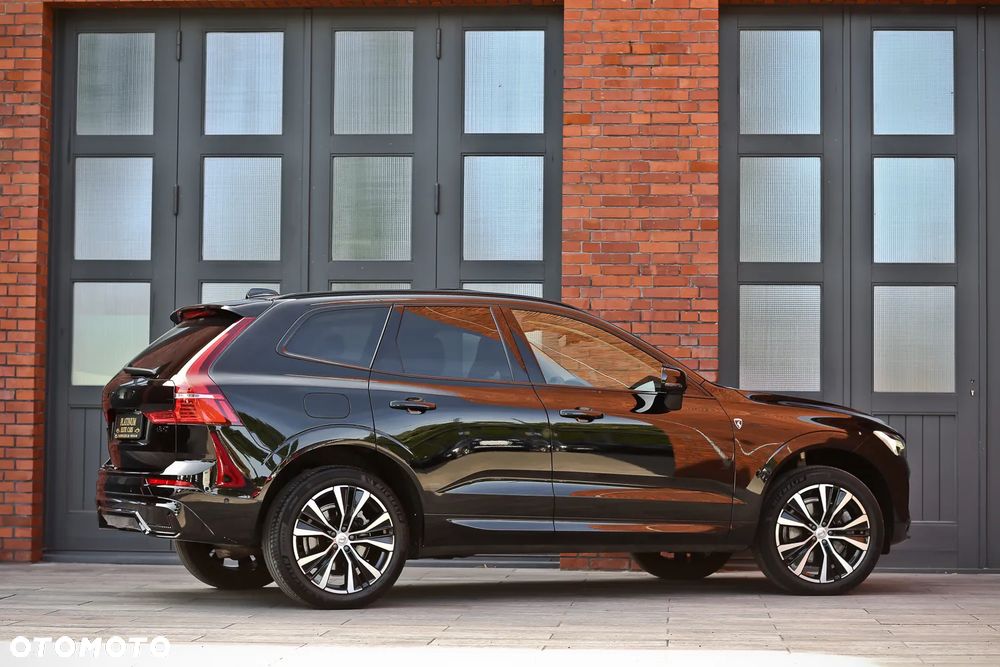 Volvo XC 60 B5 D AWD Ultimate Dark - 17