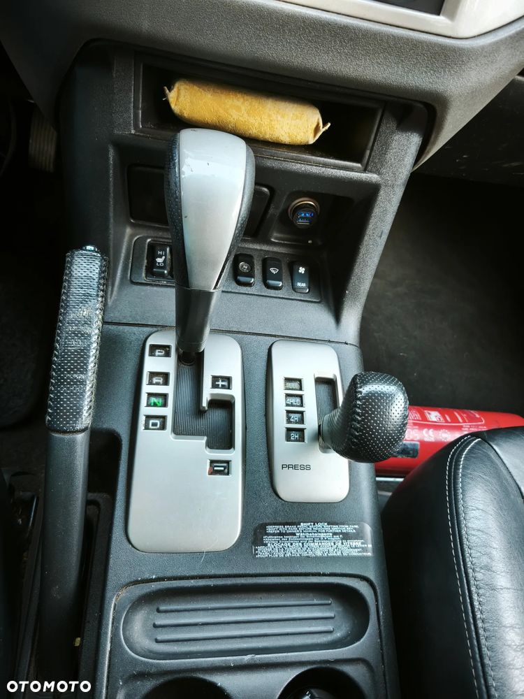 Mitsubishi Pajero 3.2 DID Instyle DAKAR - 14