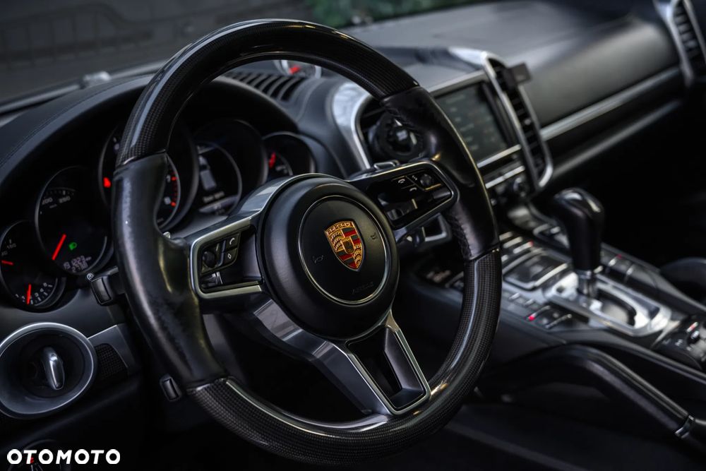 Porsche Cayenne - 24