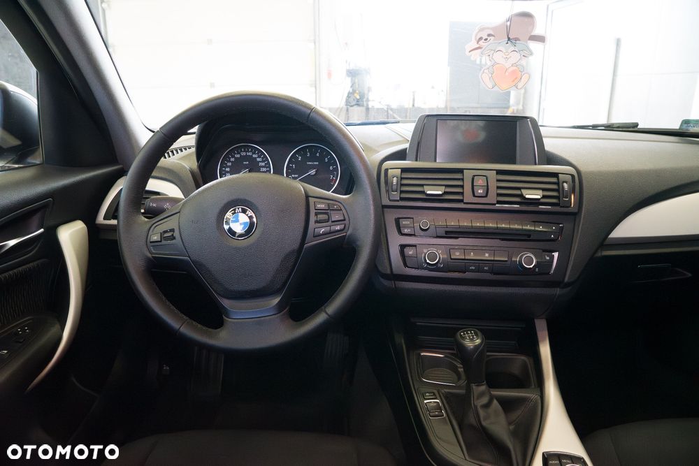 BMW Seria 1 116i - 8