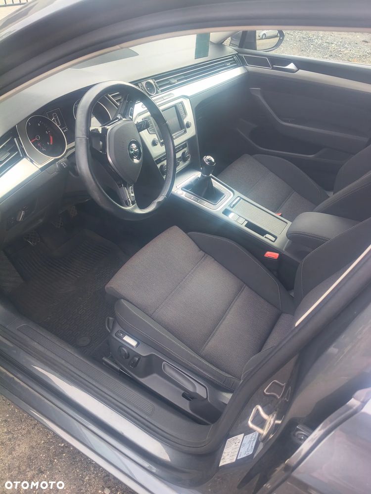 Volkswagen Passat 2.0 TDI BMT Comfortline - 12