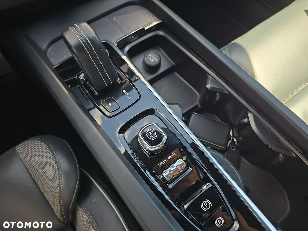 Volvo XC 60 B5 B AWD R-Design - 14