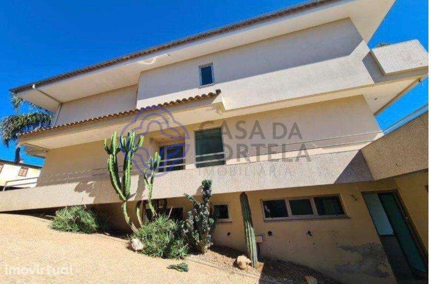 Moradia T3 de  Luxo em condomínio com piscina em São João da Madeira - Grande imagem: 2/46