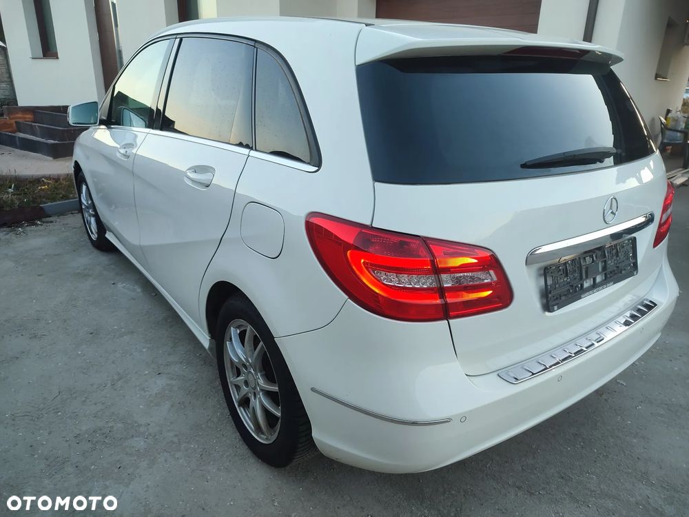 Mercedes-Benz Klasa B 180 d BlueEFFICIENCY Edition Style - 7