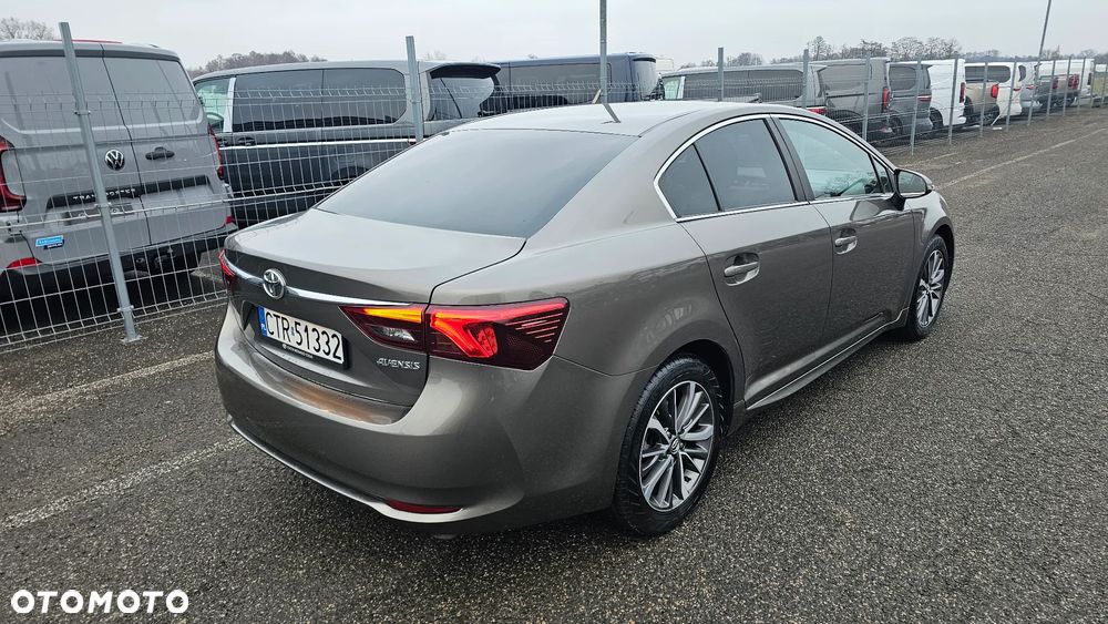 Toyota Avensis 1.8 Premium - 4