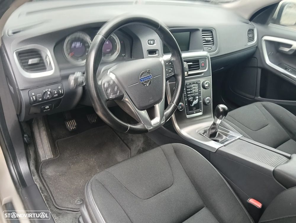 Volvo V60 1.6 D2 Drive Momentum Start/Stop - 17