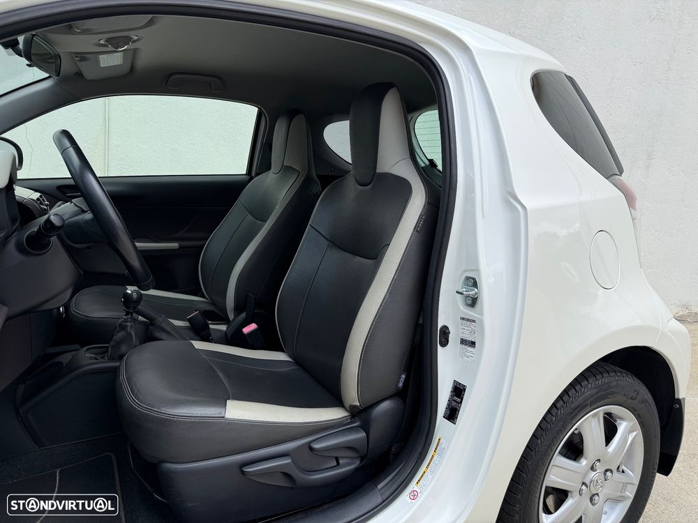 Toyota iQ 1.4 D-4D 2 EP - 14
