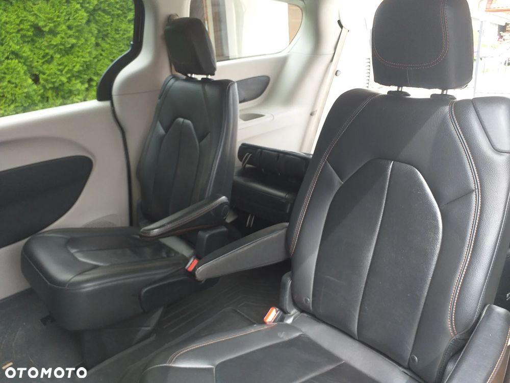 Chrysler Pacifica - 5