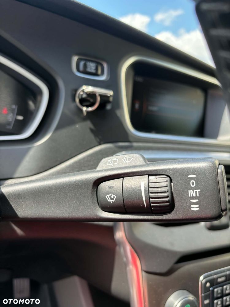 Volvo V40 D2 R Design - 32