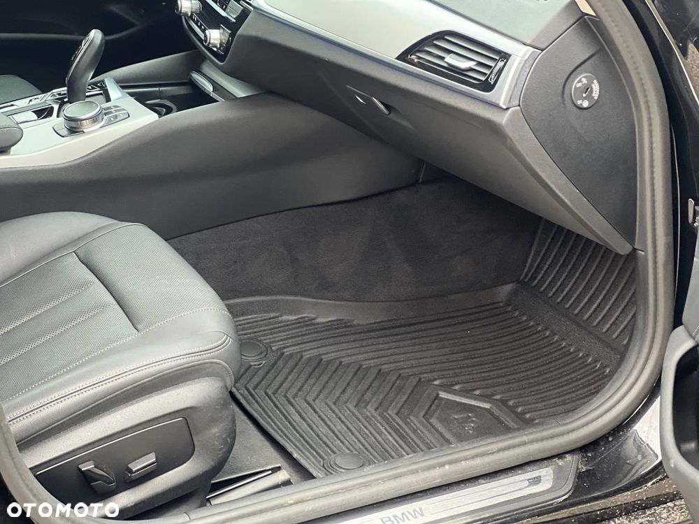 BMW Seria 5 530e xDrive - 12
