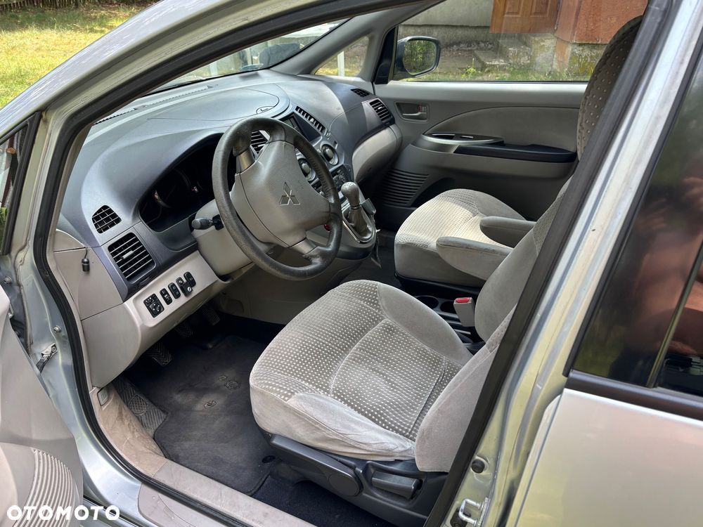 Mitsubishi Grandis - 9